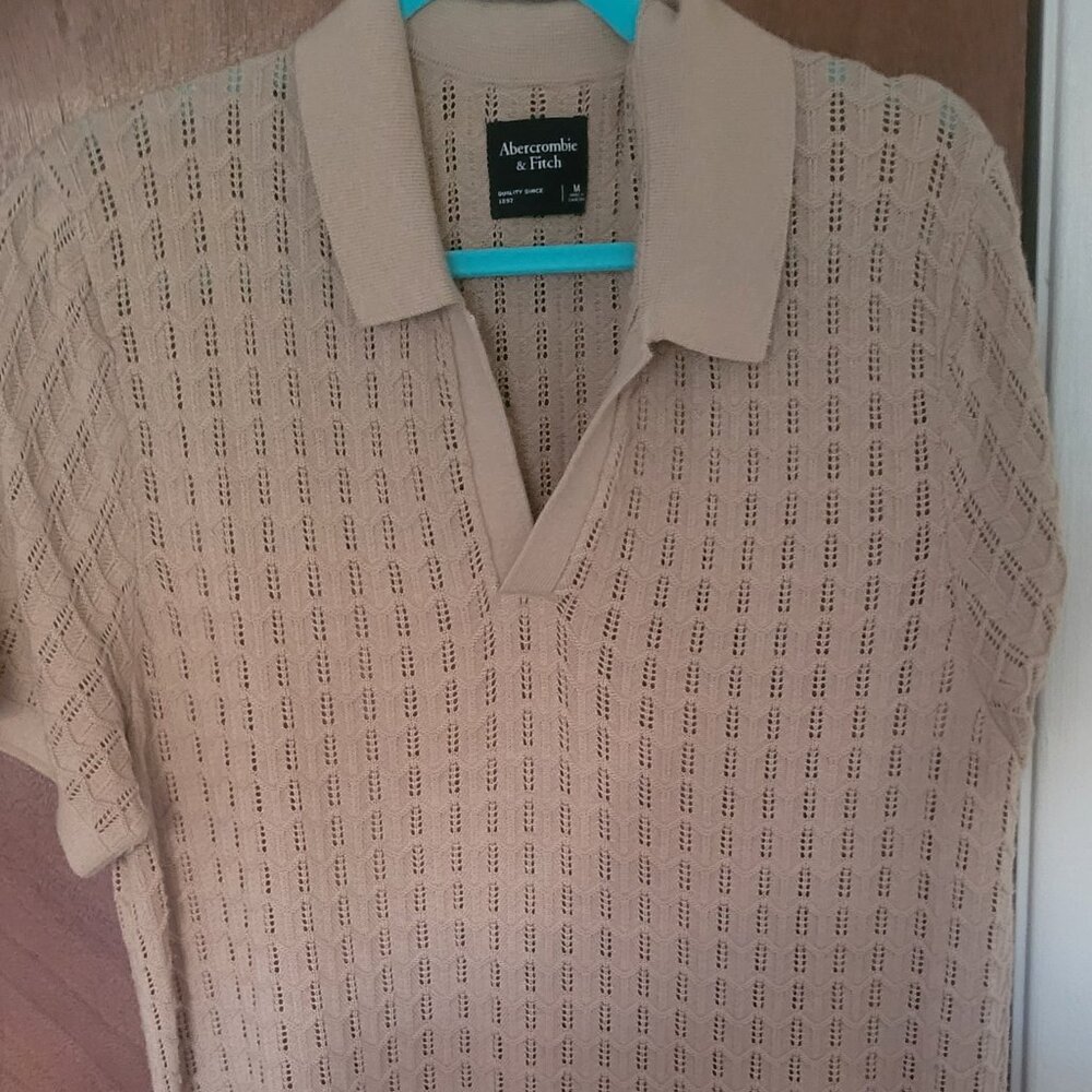 ABERCROMBIE texture open knit tan polo